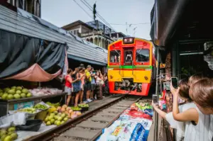 DAY 3: MAEKLONG RAILWAY MARKET & DAMNOEN SADUAK FLOATING MARKET